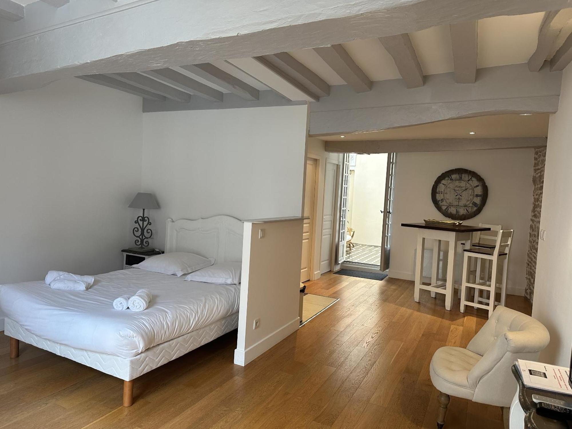 Batisse Paradis- 3 Appartements Calmes Et Elegants Au Centre Historique De Beaune Bilik gambar