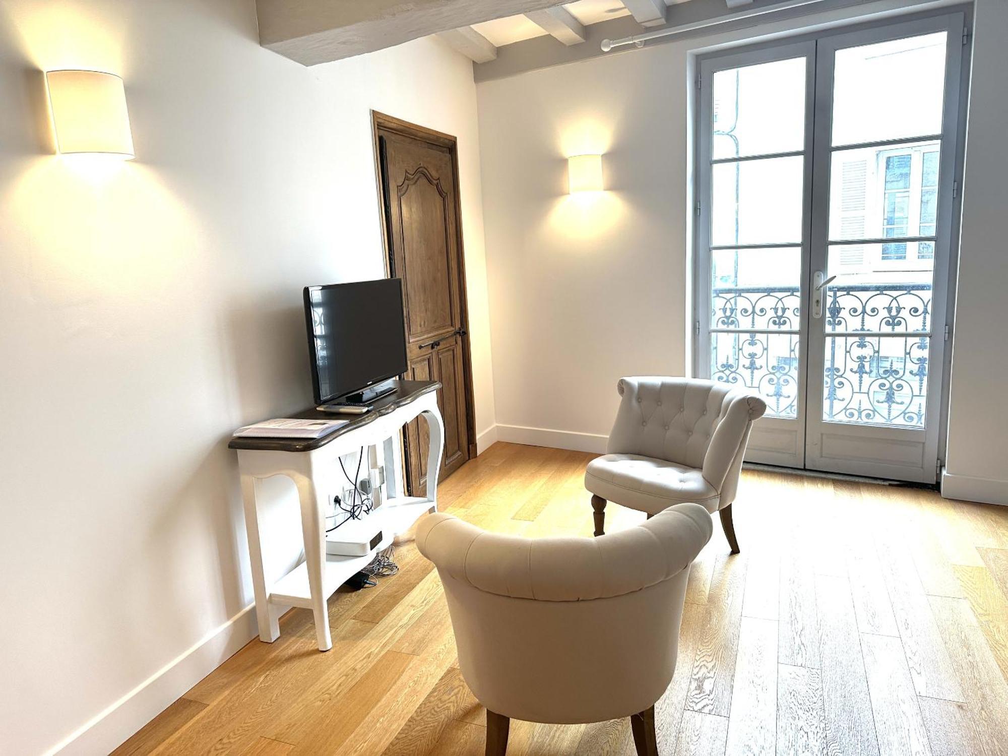 Batisse Paradis- 3 Appartements Calmes Et Elegants Au Centre Historique De Beaune Luaran gambar